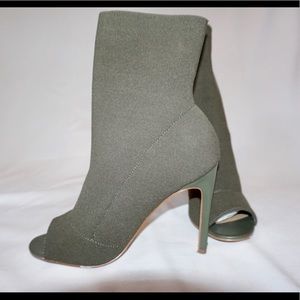 STEVE MADDEN ARMY GREEN HEELS
